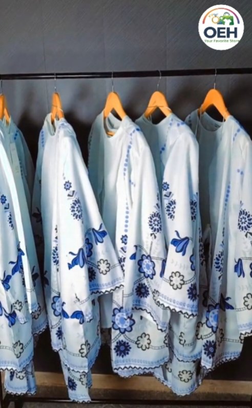 Elegant Ladies Printed Summer Suit – Light Blue Floral Design